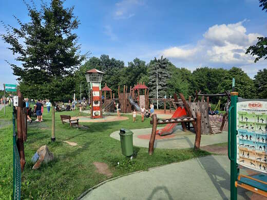 Dětské veřejné hřiště u Aquaparku Olešná