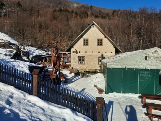 Hospůdka na svahu v areálu Opálená