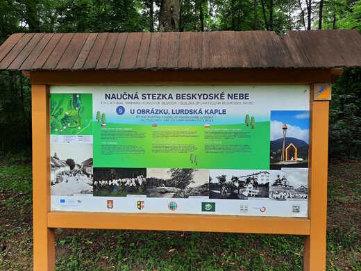Na naučné stezce Beskydské nebe
