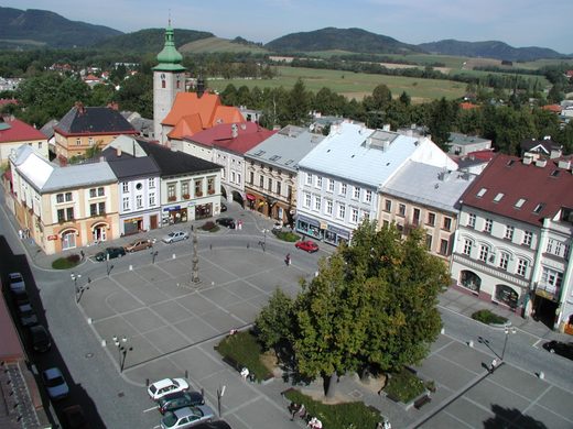 Náměstí ve Frenštátě pod Radhoštěm z radniční věže