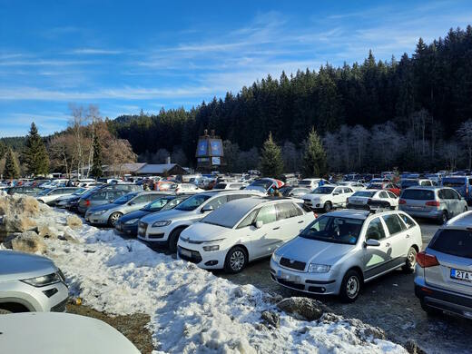 Parkoviště u lyžařského areálu na Bílé