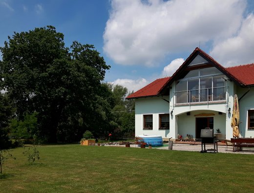 Pohled na dům ze zahrady
