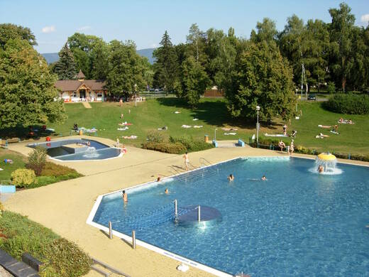 Pohled z tobogánu na Aquapark Frenštát