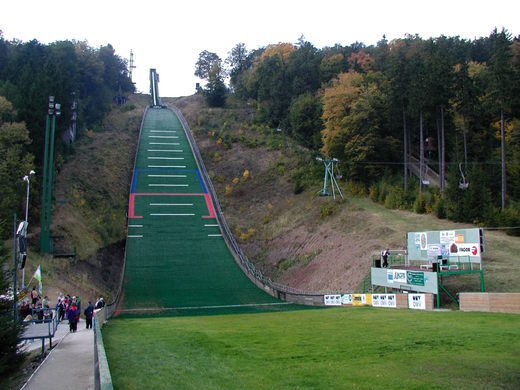 Skokanský můstek s umělou hmotou