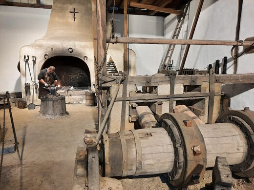 Kovárna ve Valašském muzeum v přírodě v Rožnově pod Radhoštěm