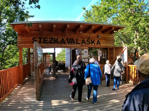 Vstup na Stezku Valaška na Pustevnách v Beskydech