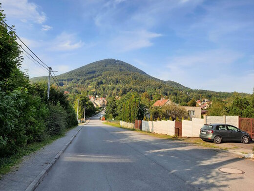 Výhled na Skalku z pivovarské hospůdky OGAR